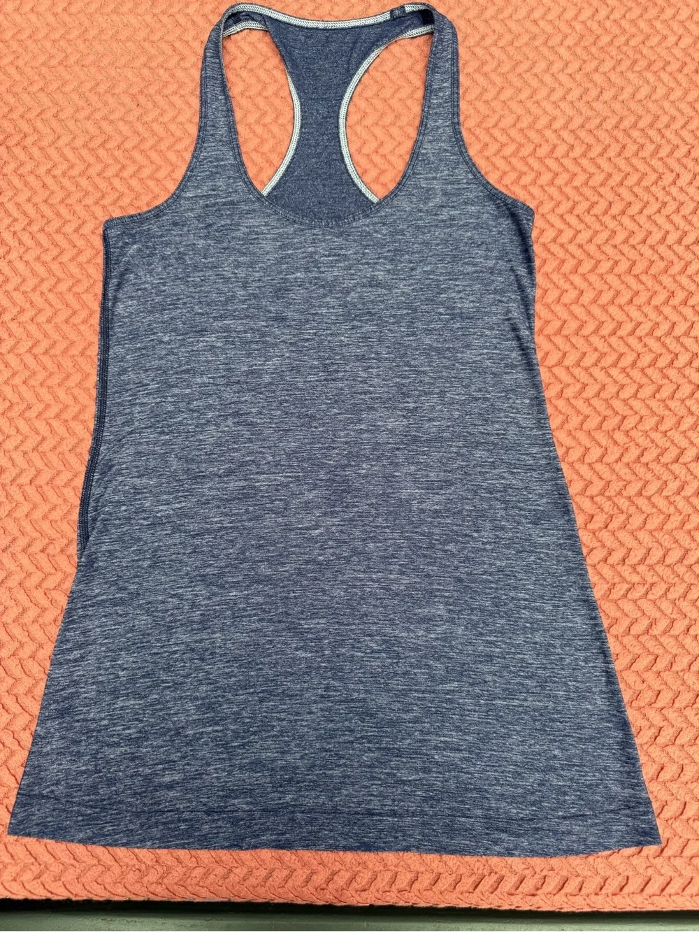 Lululemon lot of 5 tank tops size 6 all are in mint condition